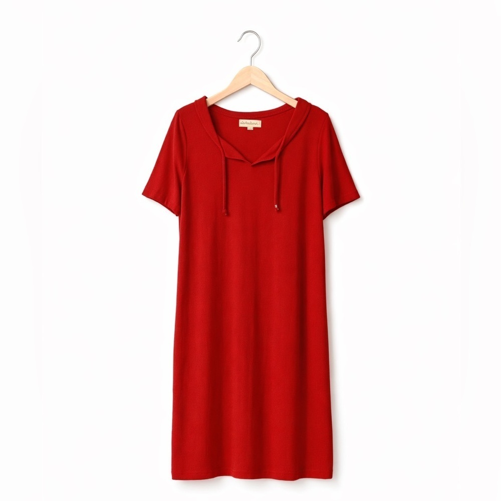 Calvin Klein Red T-Shirt Dress with Gold Accents – Relaxed Fit